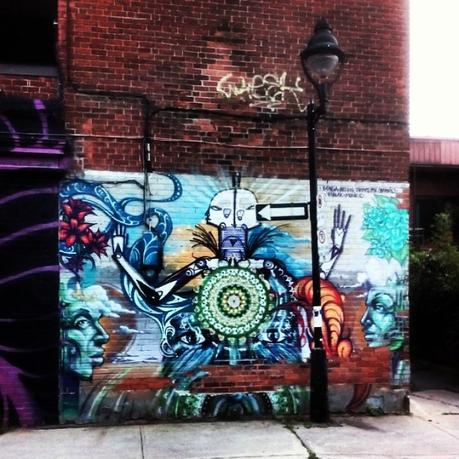 Graffiti sur le mur, déco, art de rue et façon de s’exprimer