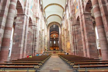 La nef de la cathédrale de Spire © BlueBreezeWiki - licence [CC BY-SA 3.0] from Wikimedia Commons