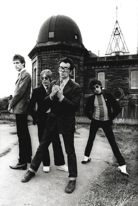 Blonde & Idiote Bassesse Inoubliable************************Armed Forces d'Elvis Costello & The Attractions