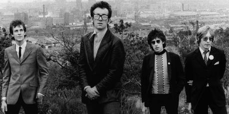 Blonde & Idiote Bassesse Inoubliable************************Armed Forces d'Elvis Costello & The Attractions