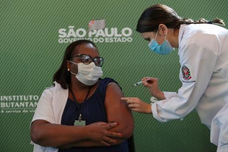 Le Brésil lance sa campagne de vaccination contre le Covid-19