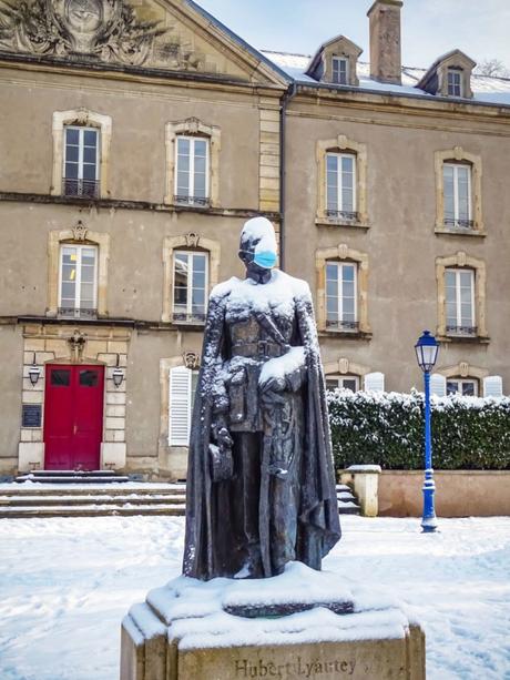 Le maréchal Lyautey sous la neige et... masqué ! © French Moments