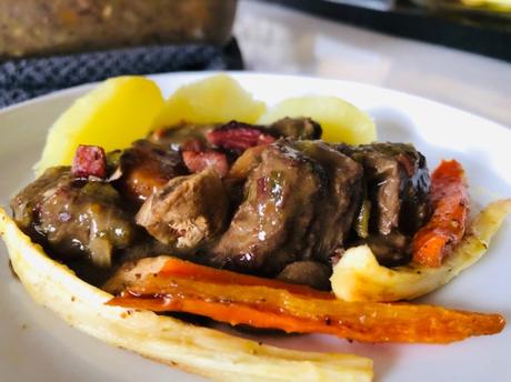 Boeuf bourguignon et ses petits légumes rôtis au four Boeuf bourguignon et ses petits légumes rôtis au four