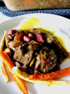 Boeuf bourguignon et ses petits légumes rôtis au four Boeuf bourguignon et ses petits légumes rôtis au four