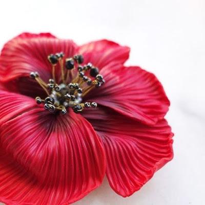 Broche fleur rouge detail La Fille du Consul statement jewel bijou createur