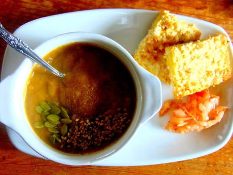 Soupe aux légumes racines et feuilles