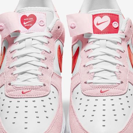 Une lettre d’amour cachée sur la Nike Air Force 1 Valentine’s Day