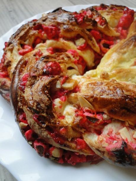 Ma jolie brioche tressée aux pralines Ma jolie brioche tressée aux pralines