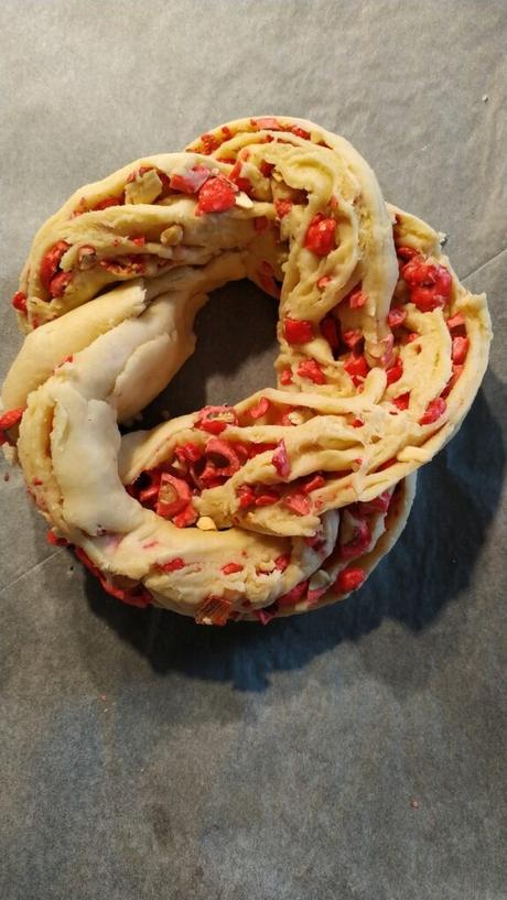 Ma jolie brioche tressée aux pralines Ma jolie brioche tressée aux pralines