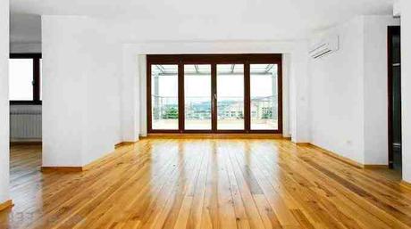 Comment enlever les taches du parquet ciré?