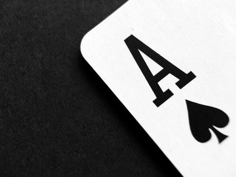 Belotte, poker, tarot, … : peut-on jouer (correctement) aux cartes en ligne ?