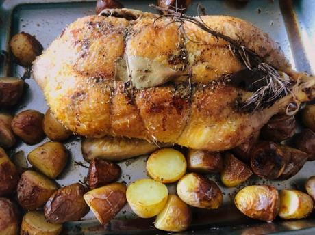 Canard au four, champignons, haricots verts et pommes de terre rôties
