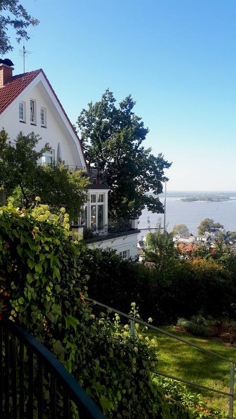 villas blanche déco chic élégante déco extérieure paysage allemand architecture hambourg