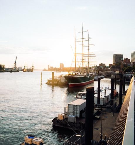 port hambourg coucher de soleil bateau architecture portuaire