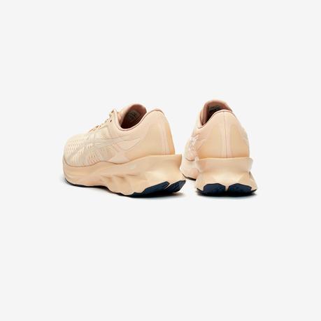 SNS et ASICS collaborent autour d’une Novablast Cosy Pink SNS et ASICS collaborent autour d’une Novablast Cosy Pink