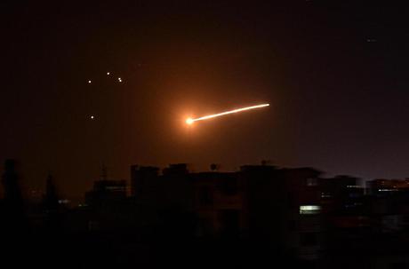 Des frappes aériennes attribuées à Israël font neuf morts en Syrie