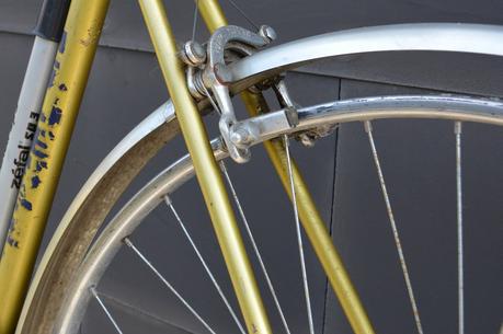 Roue de vélo de course vintage en bon état et non voilées - veillez à contrôler tout de même la robustesse des rayons