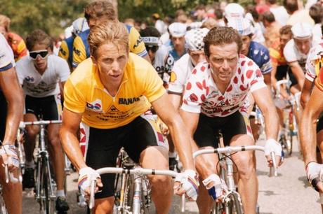Greg LeMond et Bernard Hinault qui bataillent sur le Tour de France Greg LeMond et Bernard Hinault qui bataillent sur le Tour de France