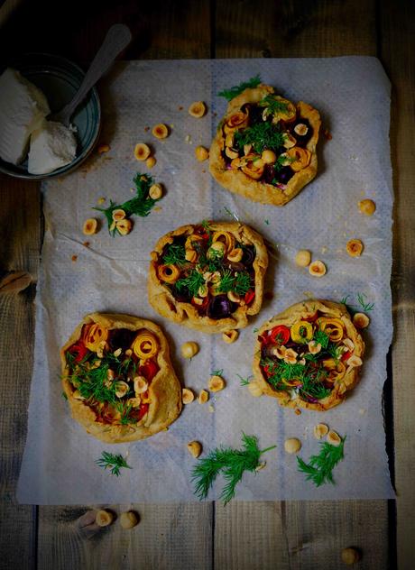 Tartelettes rustiques aux carottes , ricotta , dattes Tartelettes rustiques aux carottes , ricotta , dattes