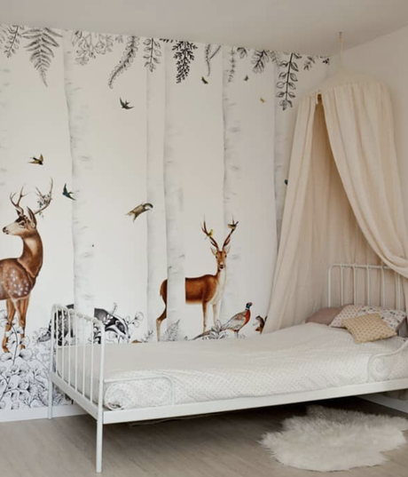 chambre petite fille dans les bois lit barreaux blanc cerfs Loisel Industry - clemaroundthecorner