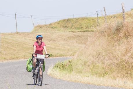 femme voyage à vélo ariège charlene