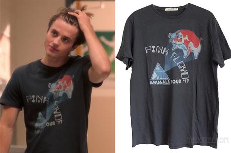 LOVE, VICTOR : Benji’s Pink Floyd t-shirt in S1E01