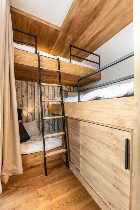 chambre trois enfant lit superposé bois massif métal moderne appartement ski Val d'Isère
