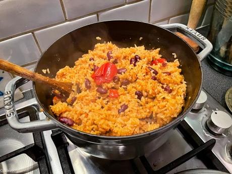 Spanish Rice – Riz à la tomate et aux haricots (et tempeh caramélisé)