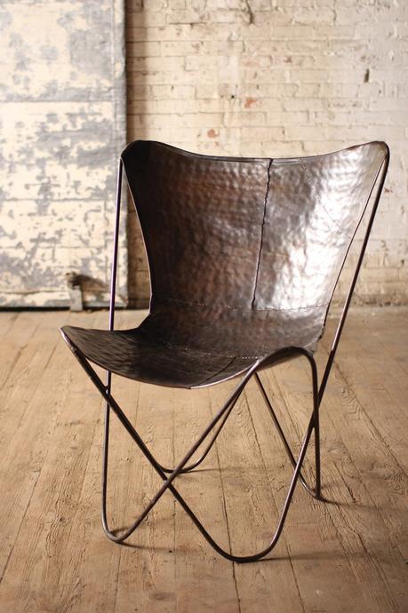fauteuil butterfly fauteuil cuir sol parquet bois marron style rustique - blog déco - clem around the corner