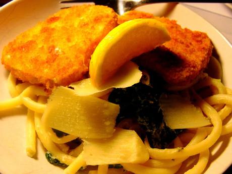 Bucatinis au citron Meyer avec rapini à l'ail et escalopes de soya Bucatinis au citron Meyer avec rapini à l'ail et escalopes de soya