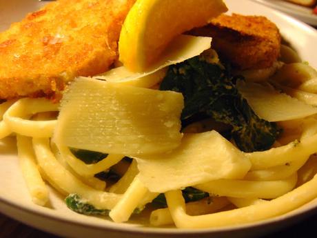 Bucatinis au citron Meyer avec rapini à l'ail et escalopes de soya Bucatinis au citron Meyer avec rapini à l'ail et escalopes de soya