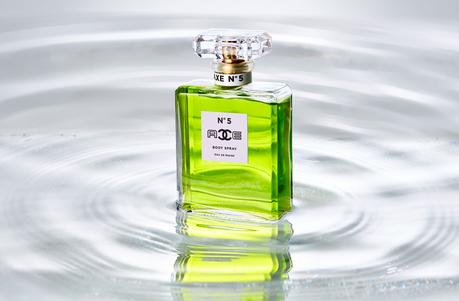 Chanel x AXE : un collectif imagine ce parfum inédit Chanel x AXE : un collectif imagine ce parfum inédit