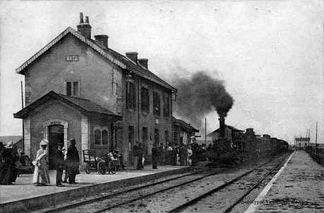 Le train des théâtres. ( Raymond Radiguet )