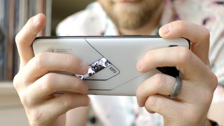 Comment le fou du ROG Phone 5 contrôle les jeux mobiles suralimentés rogphone5 5