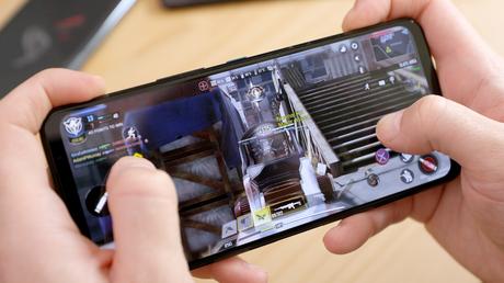 Comment le fou du ROG Phone 5 contrôle les jeux mobiles suralimentés rogphone5 1