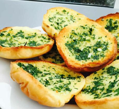 Brioche au beurre persil et ail