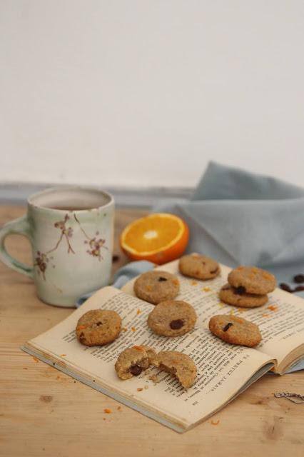 Cuillère et saladier : Biscuits semoule, raisins et fleur d'oranger