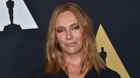 Vers un premier long-métrage en tant que réalisatrice pour Toni Collette ? Vers un premier long-métrage en tant que réalisatrice pour Toni Collette ?