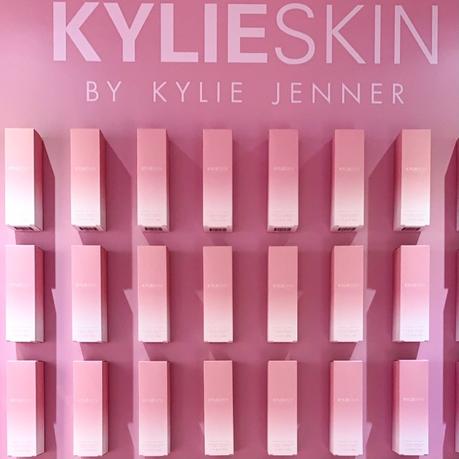 Crème contour des yeux, sérum à la vitamine C & Crème Hydratante pour le visage : mon avis sur la routine Kylie Skin !