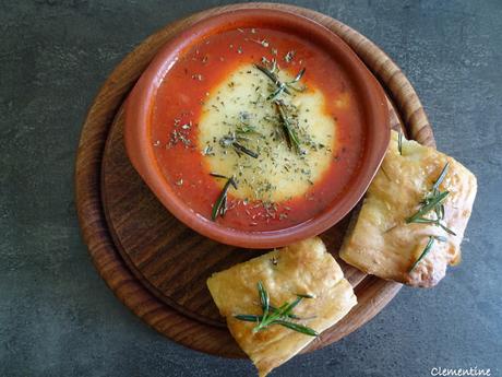Focaccia et Provolone en sauce tomate Focaccia et Provolone en sauce tomate