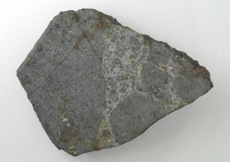 Un fragment de la météorite au musée d'histoire naturelle de Fribourg-en-B. © Daderot - licence [CC0] from Wikimedia Commons