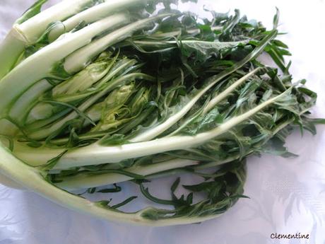 Skrei à la mayonnaise à l'ail et salade de puntarelle