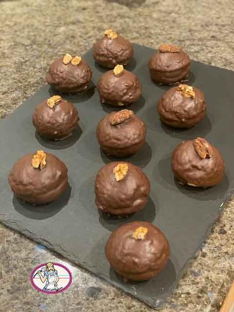 Noix japonaises et leur crème au beurre praliné noisette Noix japonaises et leur crème au beurre praliné noisette