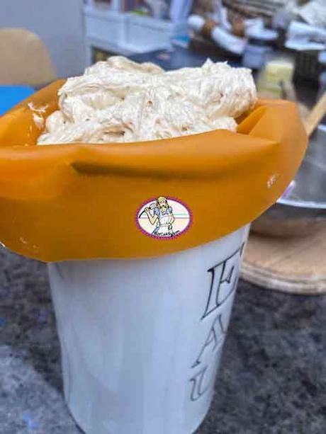 Noix japonaises et leur crème au beurre praliné noisette Noix japonaises et leur crème au beurre praliné noisette