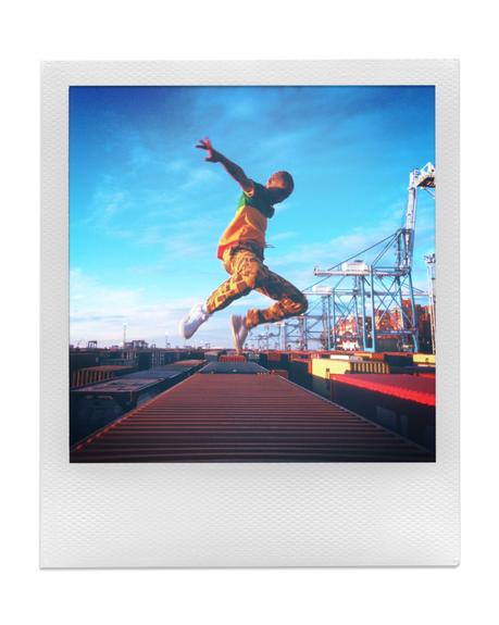 Lacoste et Polaroid dévoilent une capsule technicolor Lacoste et Polaroid dévoilent une capsule technicolor