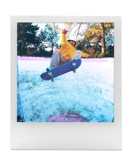 Lacoste et Polaroid dévoilent une capsule technicolor Lacoste et Polaroid dévoilent une capsule technicolor