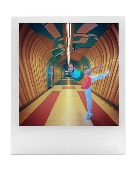 Lacoste et Polaroid dévoilent une capsule technicolor Lacoste et Polaroid dévoilent une capsule technicolor