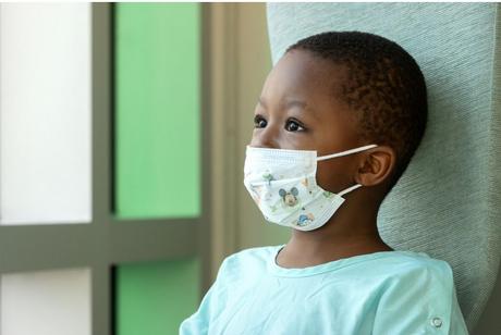 Ce petit essai pilote mené chez 2 enfants -dont le jeune K.J. Griffin (visuel)- présentant toujours une inflammation sous-jacente et un dysfonctionnement cardiaque réfractaires au traitement standard, confirme le profil de sécurité et induit des « améliorations spectaculaires dans les 24 heures » suivant l'administration (Visuel Medical University of South Carolina, Sarah Pack). Ce petit essai pilote mené chez 2 enfants -dont le jeune K.J. Griffin (visuel)- présentant toujours une inflammation sous-jacente et un dysfonctionnement cardiaque réfractaires au traitement standard, confirme le profil de sécurité et induit des « améliorations spectaculaires dans les 24 heures » suivant l'administration (Visuel Medical University of South Carolina, Sarah Pack).