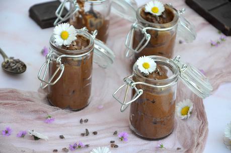 Mousse au chocolat et grué de cacao