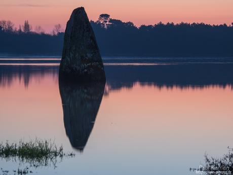 fin de nuit sur le #menhir de Penglaouic #Loctudy #Bretagne #Finistère